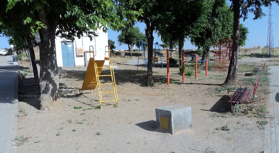 Los vecinos de San Benito denuncian el abandono municipal de su barrio