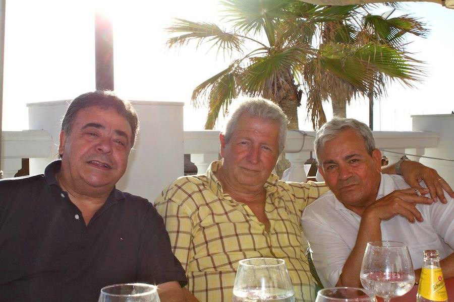 Juan Vicente Acuña, en el centro, junto a Paco Zambrano y Daniel González. 