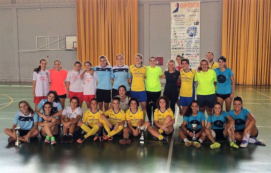 Decenas de niños y jóvenes participan en las actividades deportivas de verano