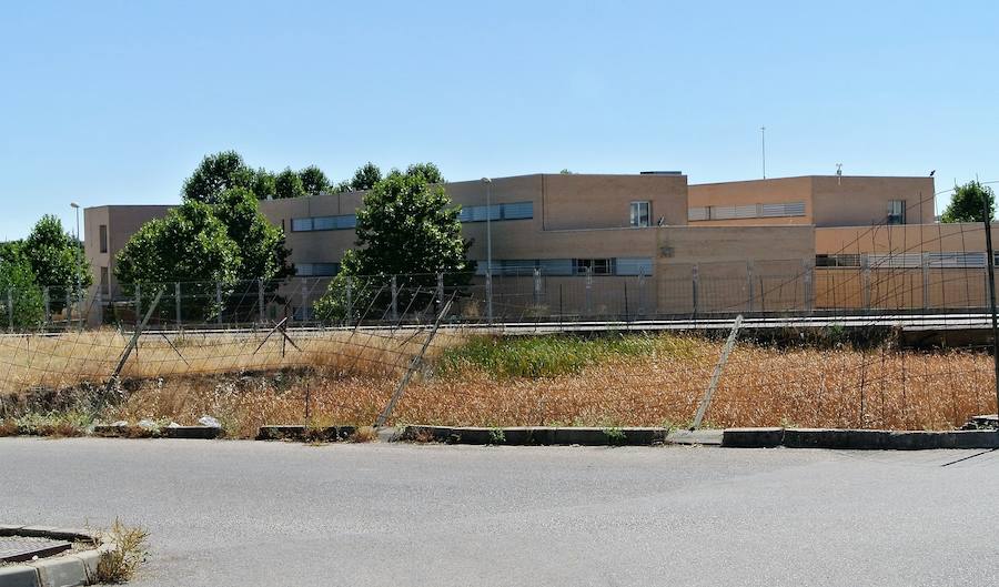 El barrio de La Cerca denuncia graves carencias y riesgos para la salud
