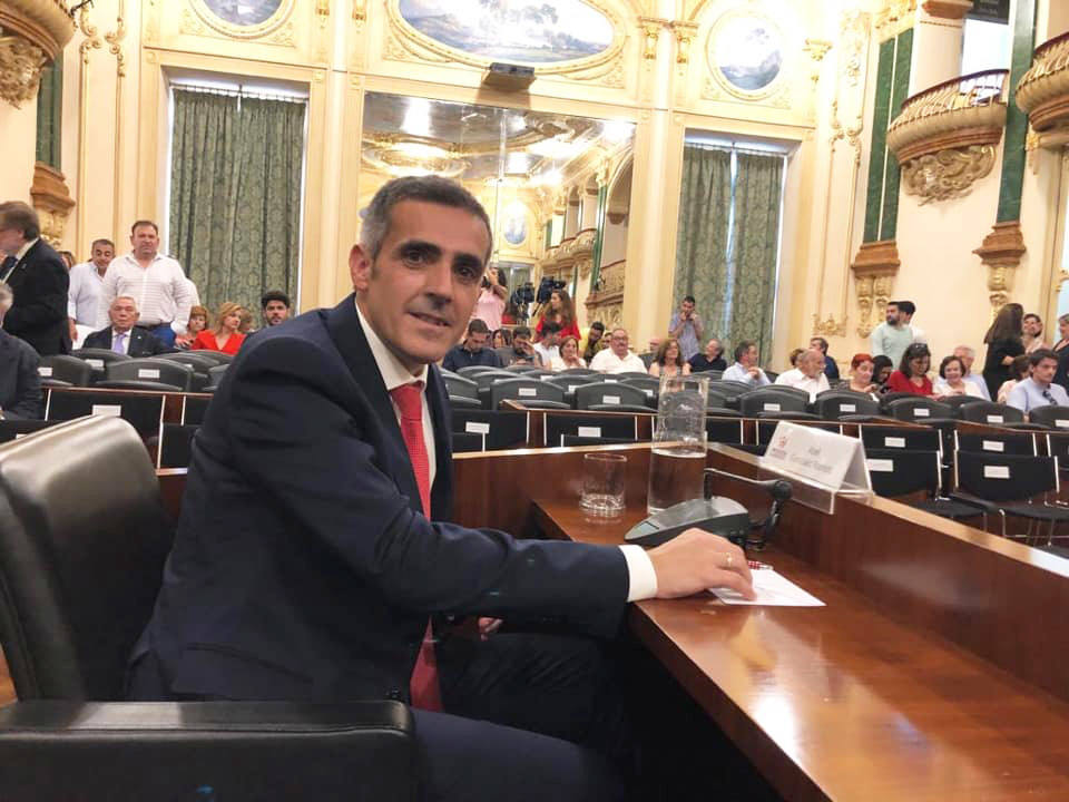 Imagen del día de la toma de posesión como miembro diputado de la institución provincial.