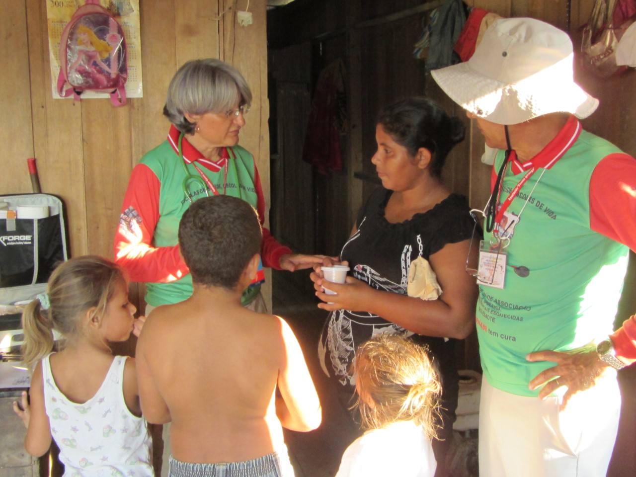 Antonia López atendiendo a comunidades del río Purús (Amazonas) desde el Barco Hospital