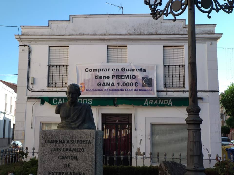 Pancarta de la asociación Comercio Local de Guareña, anunciando la campaña navideña por las compras en comercios de la localidad.