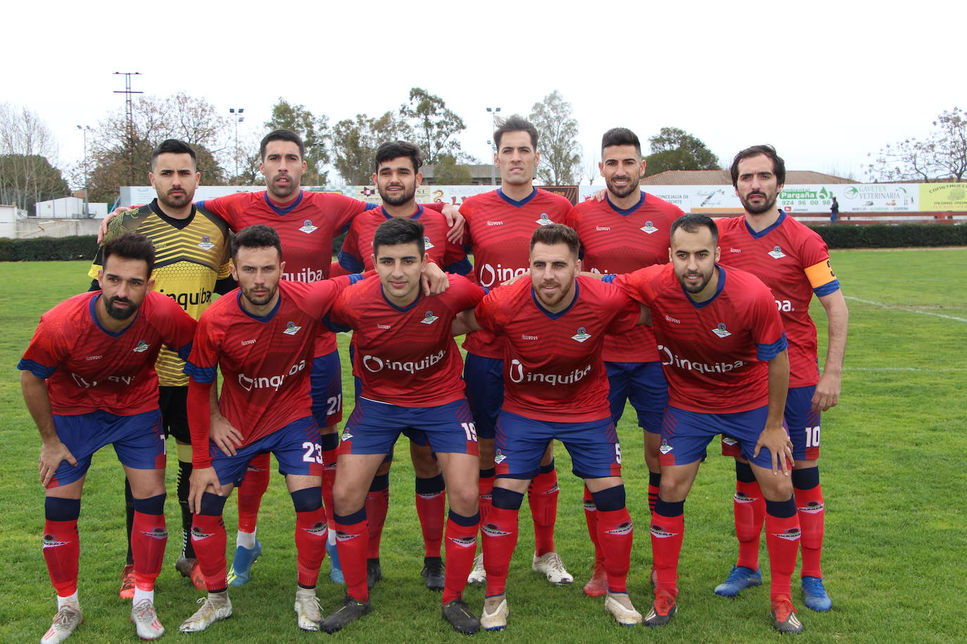 Once inicial del CP Guareña: Prada, Isma, Manu, Álvaro Pla, José Toledo y Darío; agachados, Paquito, Antoñito, Manu Torres, Diego y Cristina.