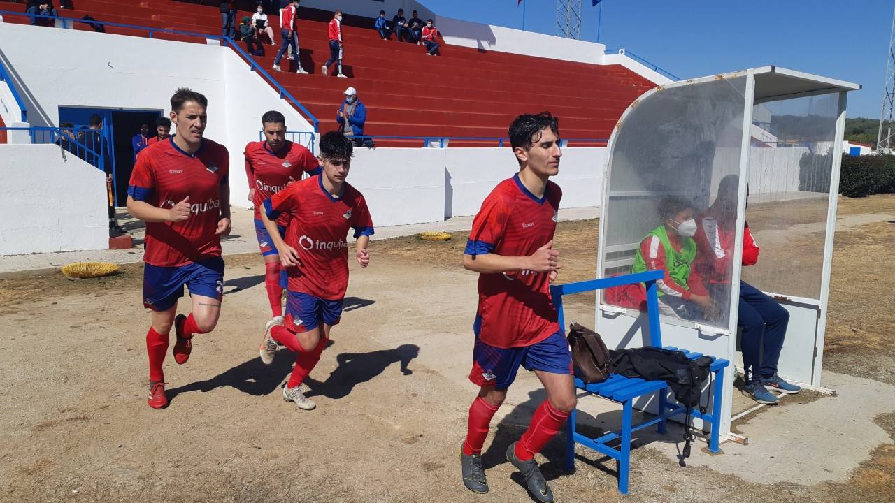 El Guareña saltando al terreno de juego.