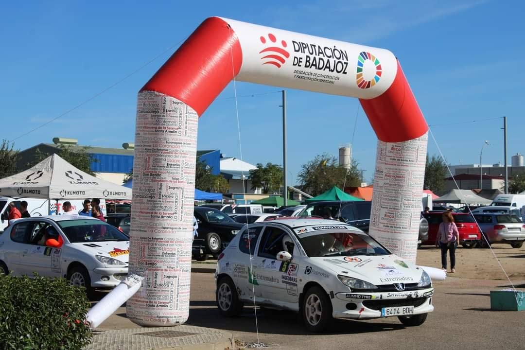 Uno de los favoritos del rallye, Félix Blanco, rompió en el segundo tramo y tuvo que retirarse.