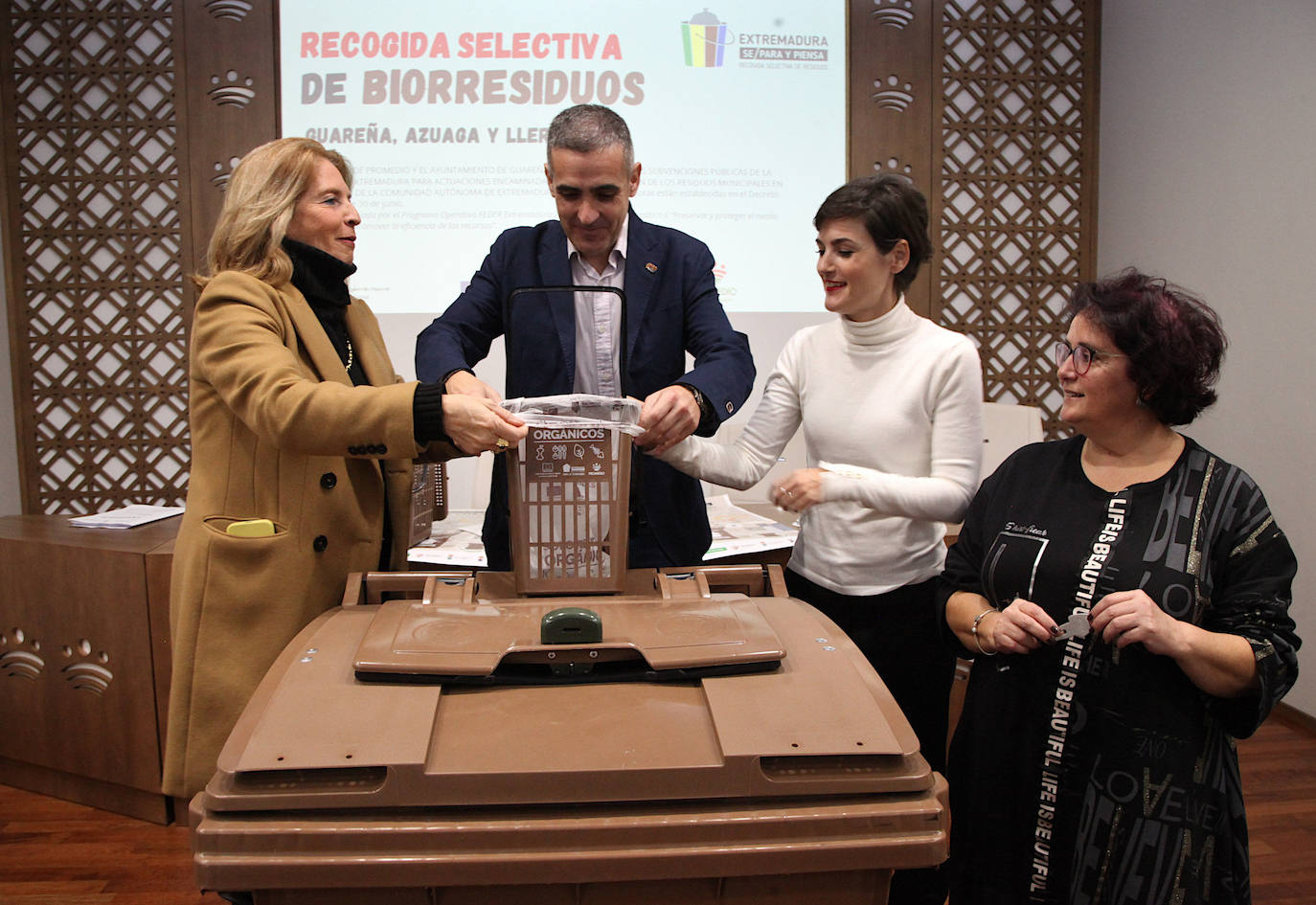 María Natividad, Abel González, Raquel del Puerto y Juana Moreno en foto de familia.