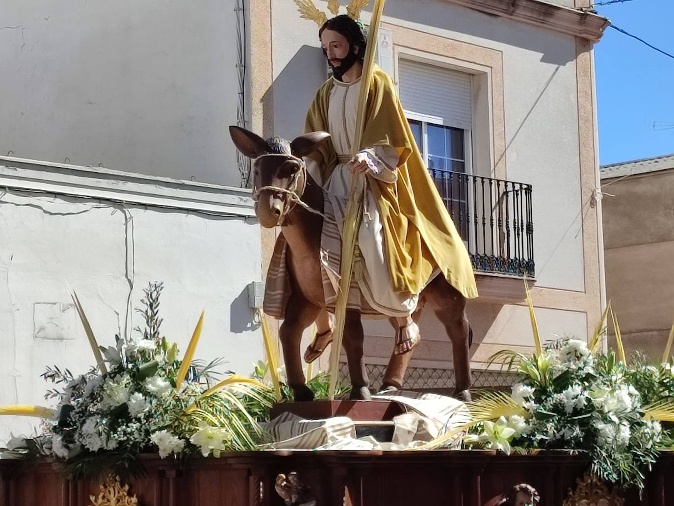 La Burriquita lució vestimenta nueva en una procesión bien organizada