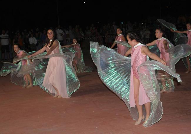 Coreografía preparada por Maribel Velarde.