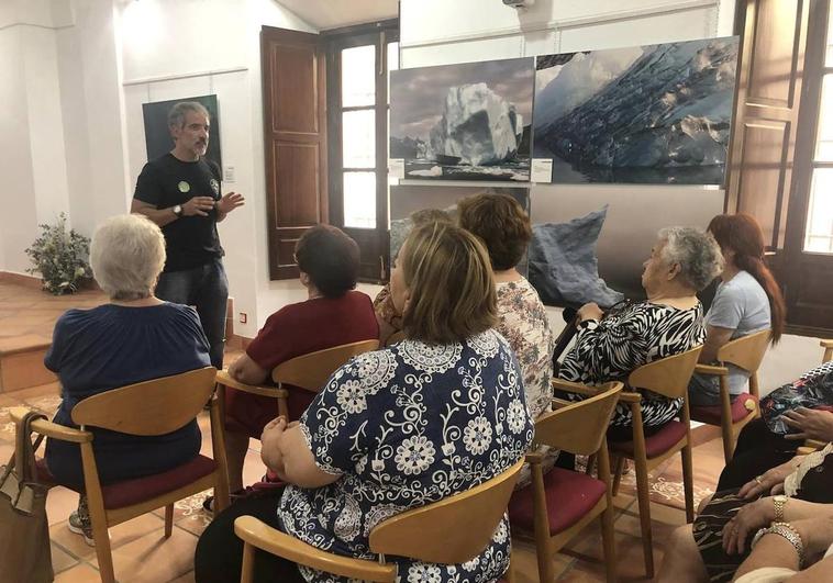 José Trejo demuestra la reducción de masas de hielo en el Ártico