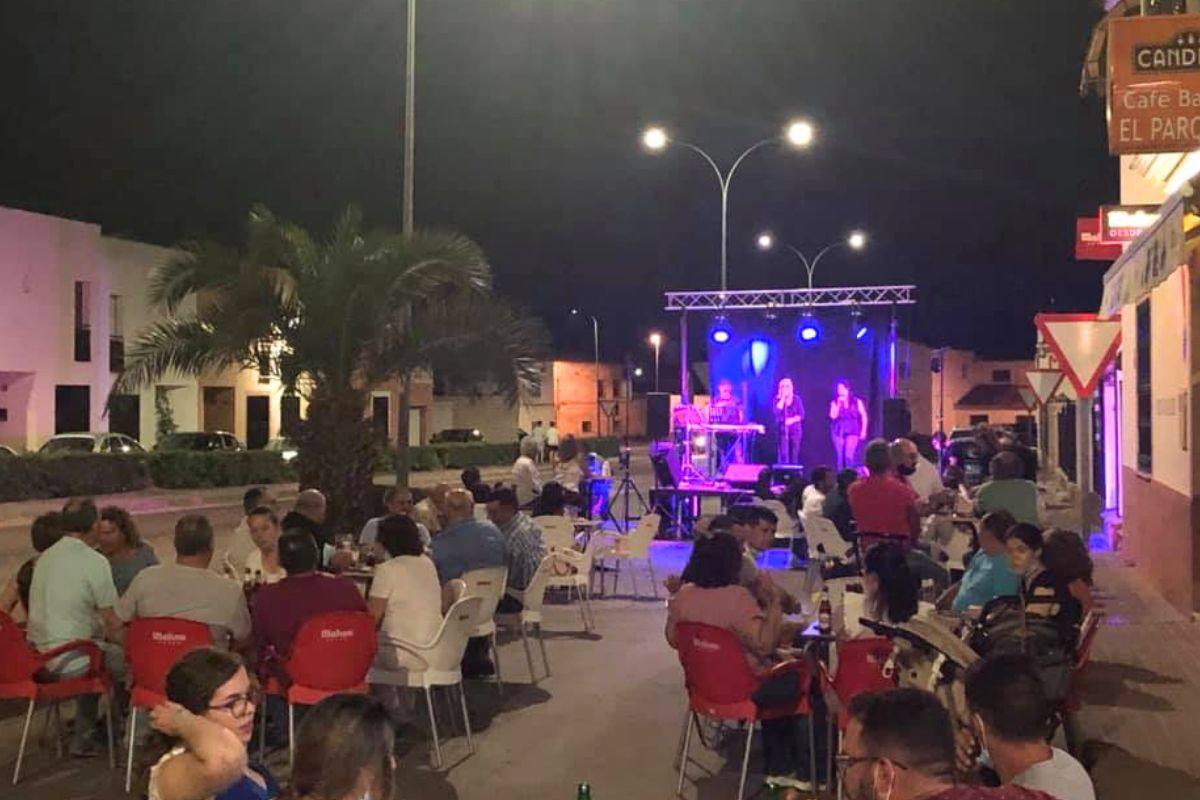 Los establecimientos hosteleros podrán solicitar actuaciones en sus terrazas de verano