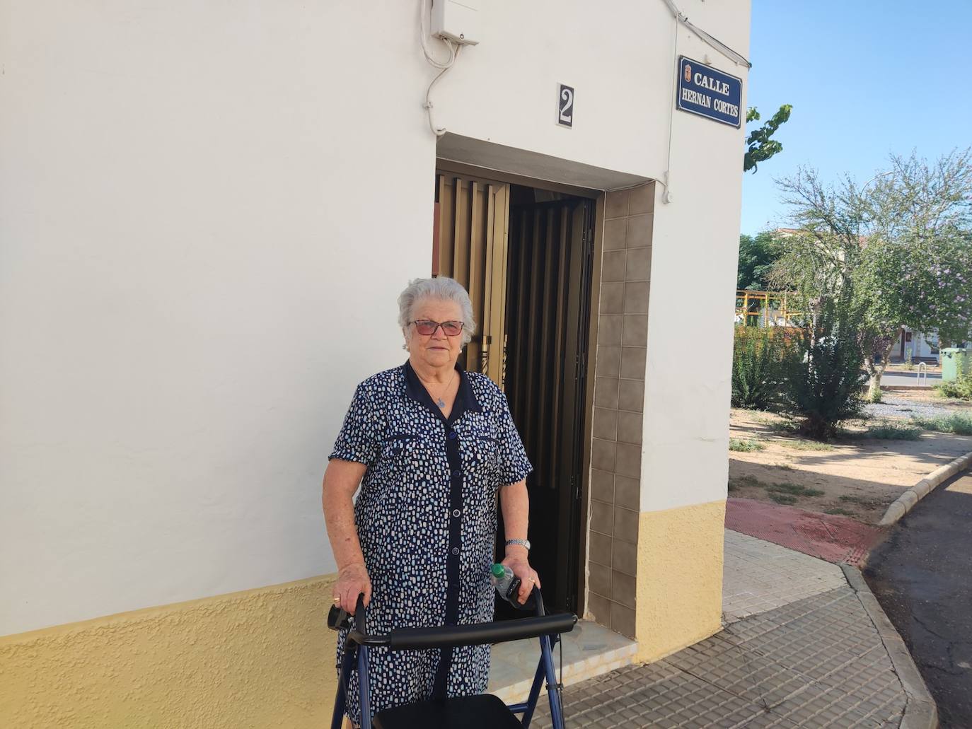 Antonia Mancebo en su casa del número dos de la calle Hernán Cortés.
