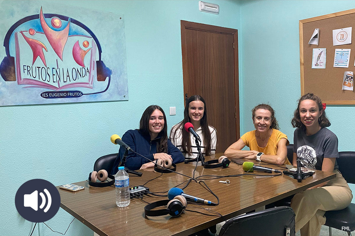 Imagen de archivo presentando una edición de la Semana de la Salud en la emisora del instituto Eugenio Frutos.