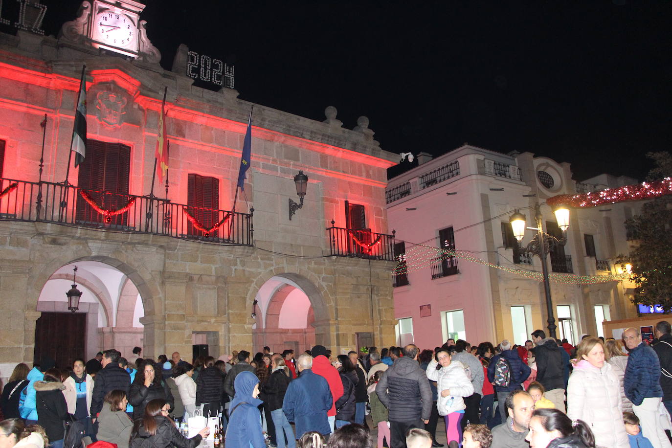Mucho ambiente en la Plaza de España con el Fondo Urbano Solidario.