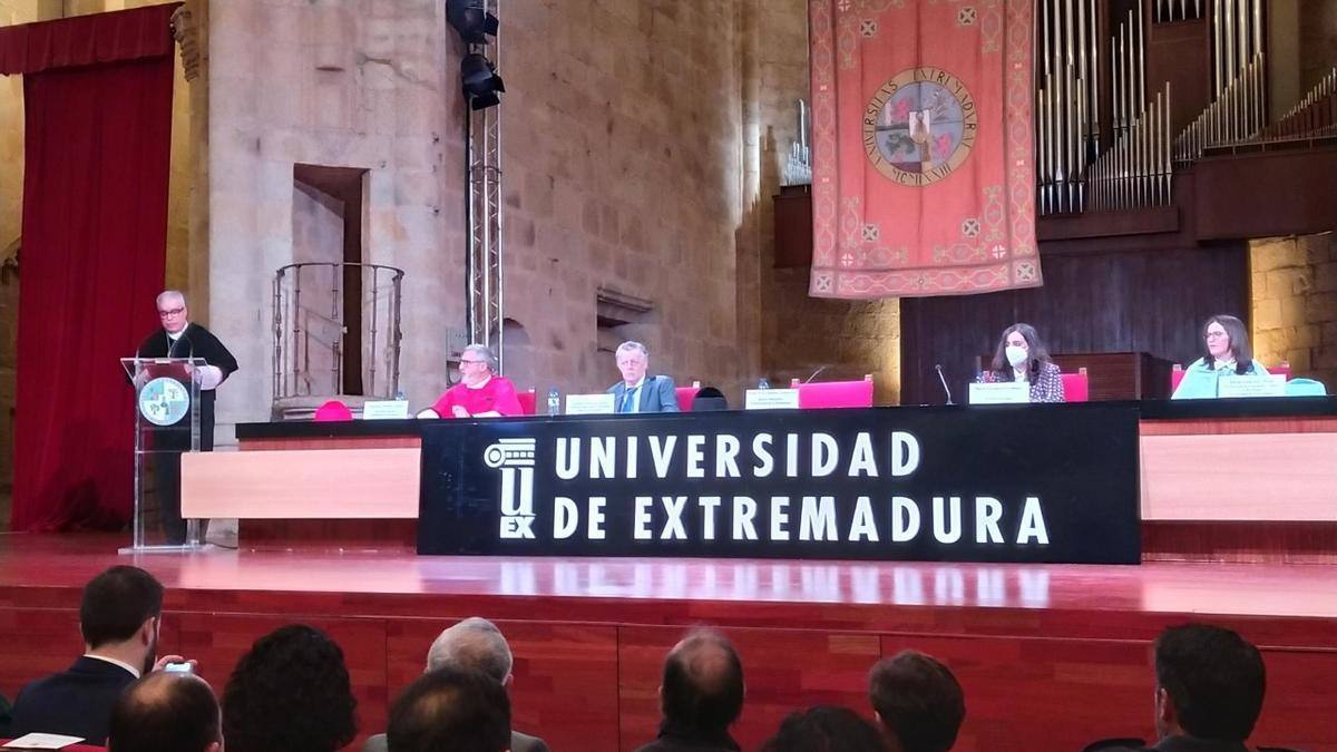 Gonzalo Sánchez-Barroso recibe el Premio Extraordinario de Doctorado en el campo Técnico