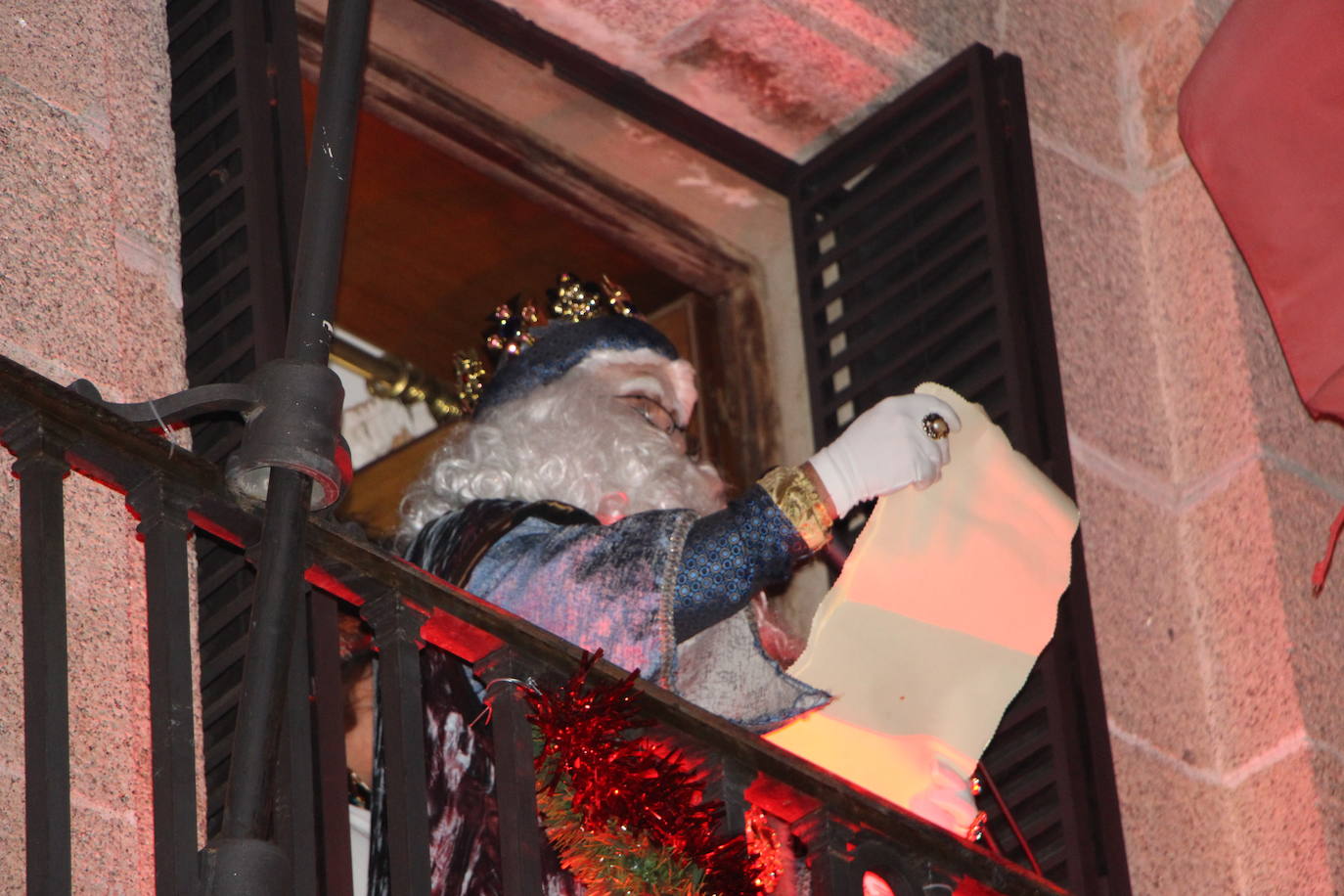 Momento de lectura del Mensaje Real que leyó Melchor.