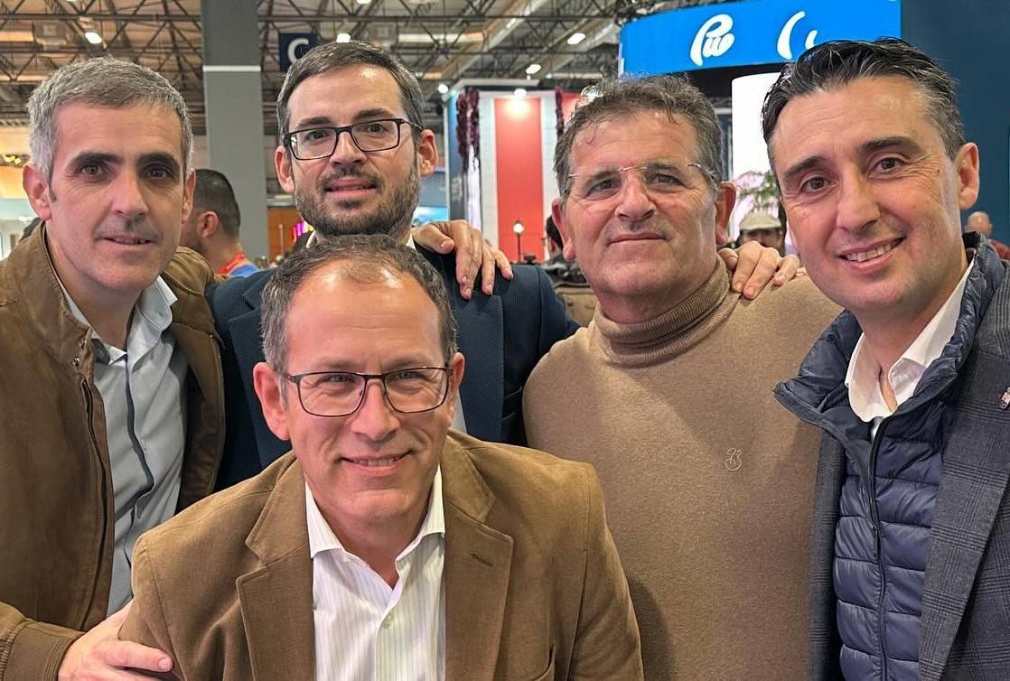 De izda a drcha: Abel González, Juan Carlos Velarde (abajo), Valentín Pozo, Luchas Sancho y Juan María Delfa.