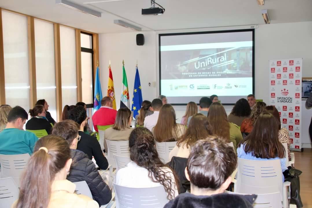 Asistentes al acto en el CID Guadiana, en Guareña.