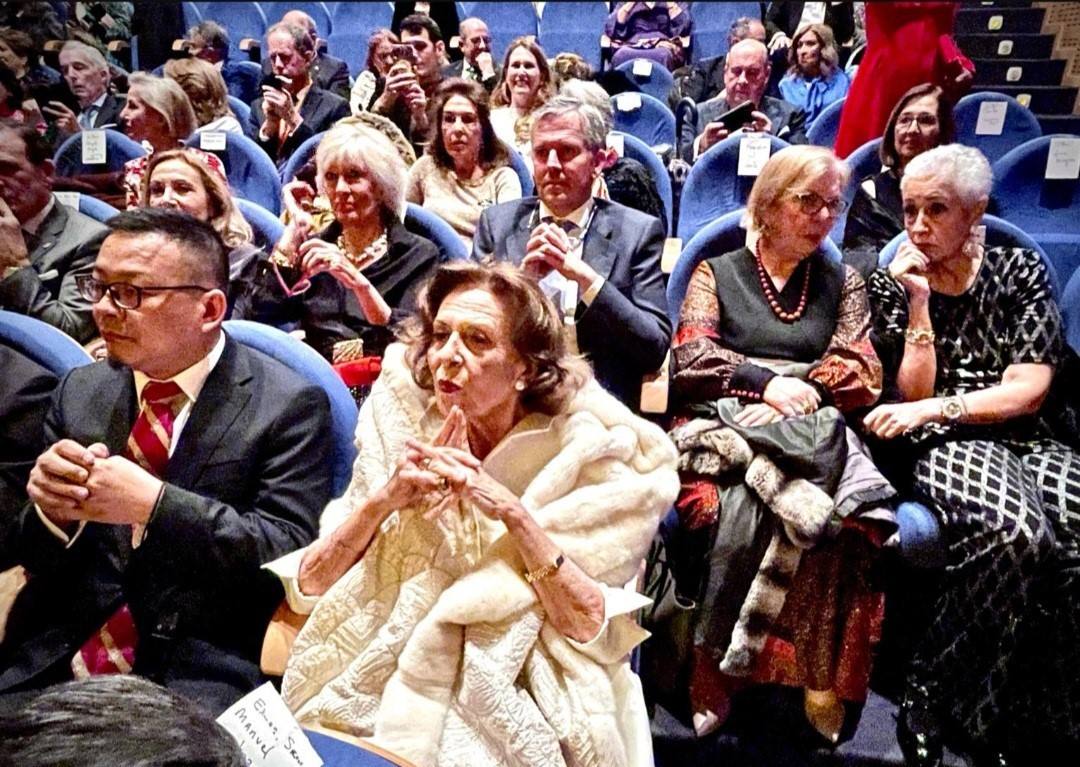 Aspecto de la sala del Teatro Español de Marmolejo entre los que se encontraba Damián, arriba a la izquierda de la imagen.