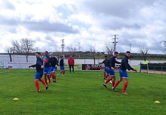 Otro momento del calentamiento previo al partido.