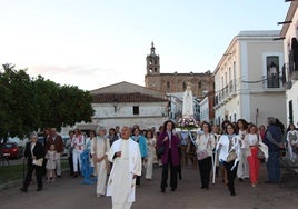 La procesión de la Peregrina por la Plaza Vieja de Guareña.