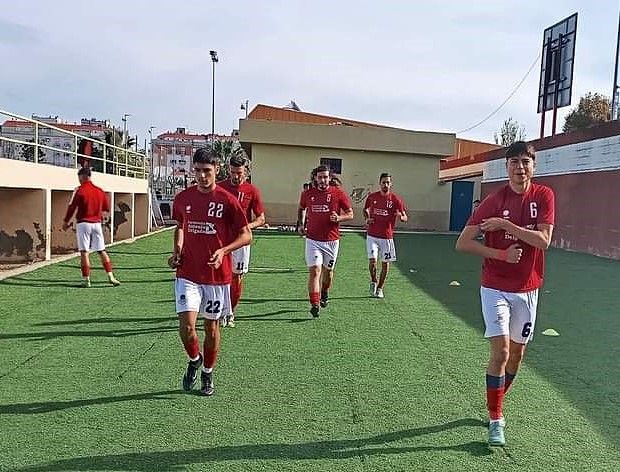 Calentamiento de los jugadores del Guareña.