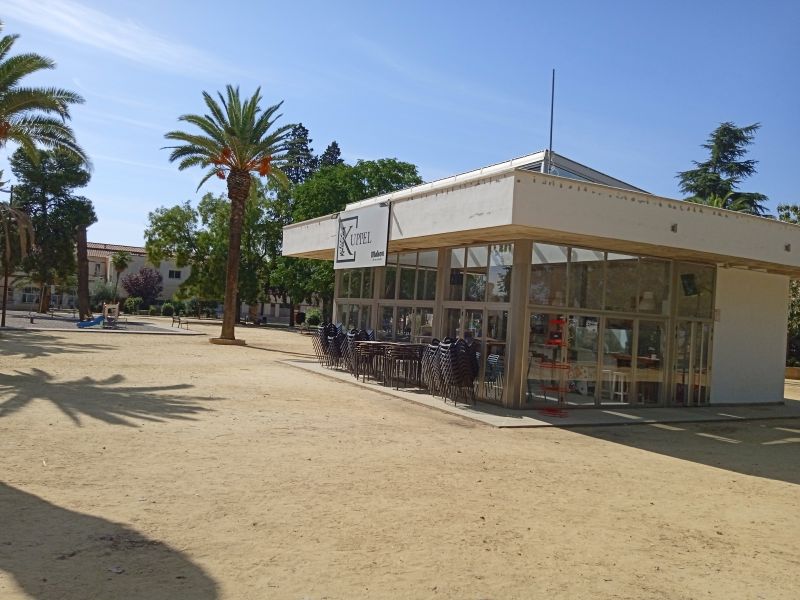 Cafetería en el parque municipal de San Ginés, en Guareña.