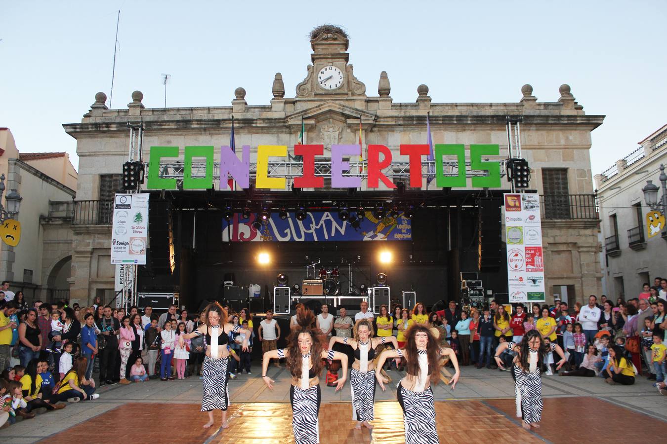 La plaza de España de Guareña volverá a ser el centro del Festival Guoman. En la imagen una actuación del año pasado.