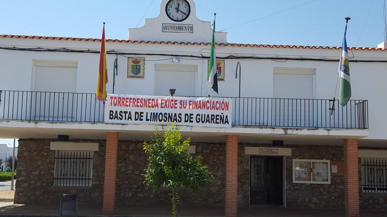 Torrefresneda acuerda iniciar un contencioso con Guareña