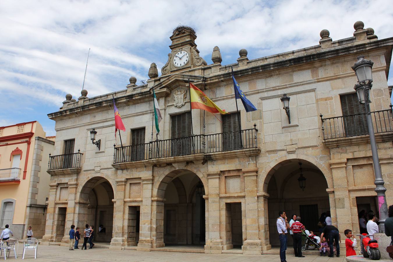 El Ayuntamiento contrata a personal laboral para limpieza viaria domingos y festivos