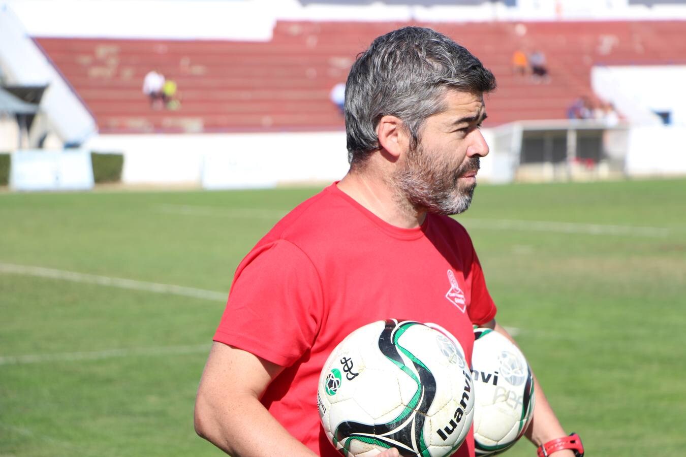Francisco Javier Moreno llevó ayer la dirección técnica en ausencia de Javier Bayón.