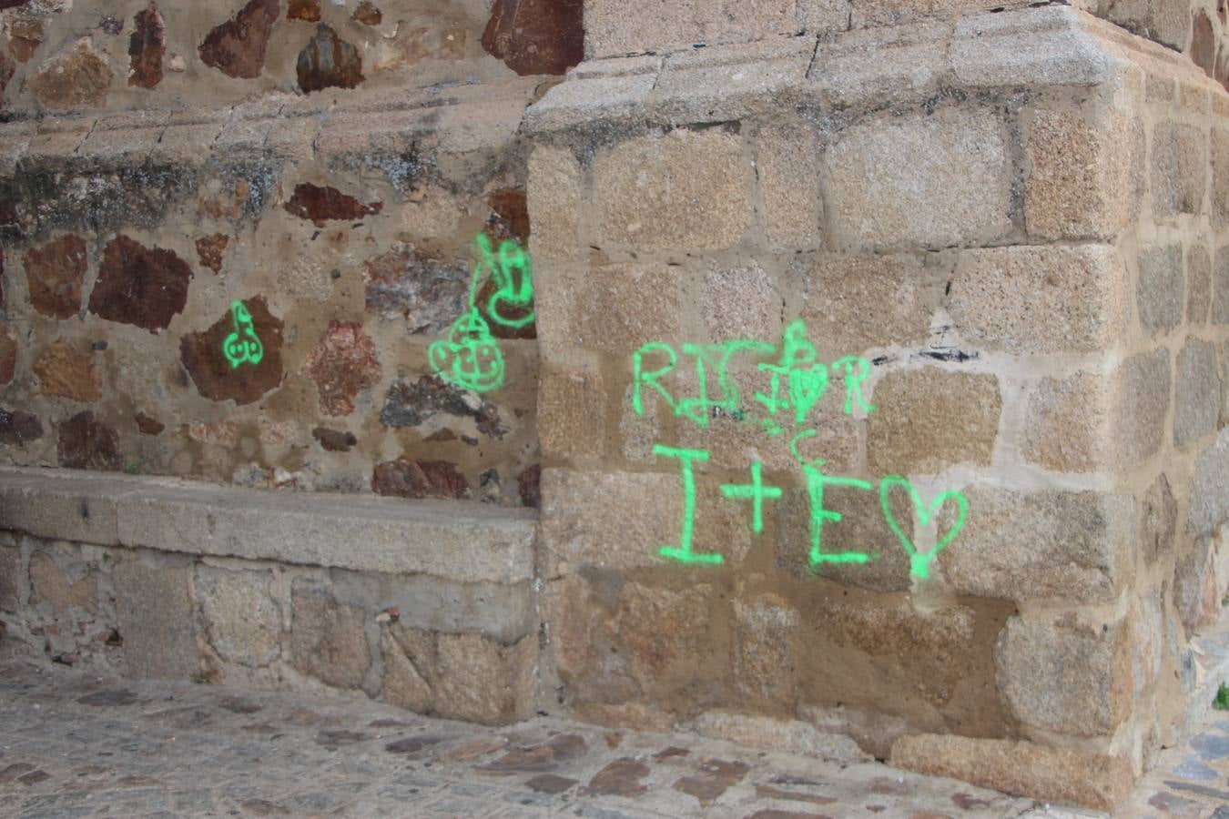 Pintadas en la iglesia de Santa María, de Guareña.