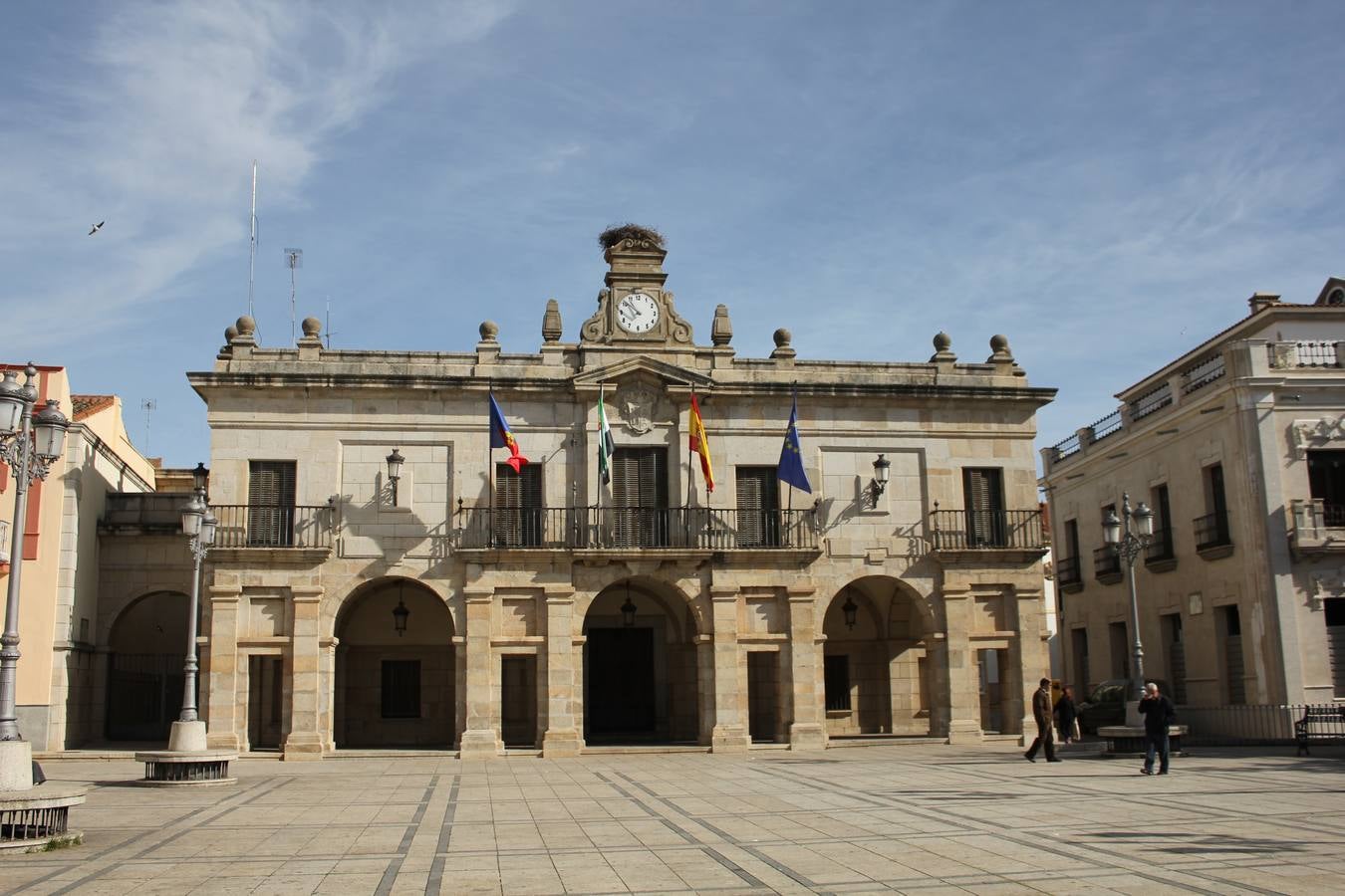 Bolsa de trabajo para servicios múltiples, limpieza en edificios municipales y colegios, y conserjes