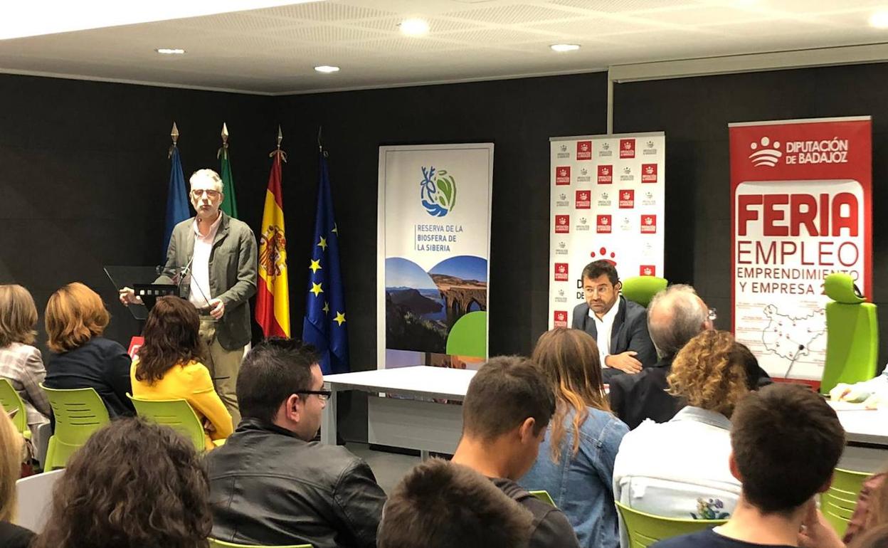 Más de cien personas participaron en la Feria de Empleo, Emprendimiento y Empresa 2019 de Herrera del Duque