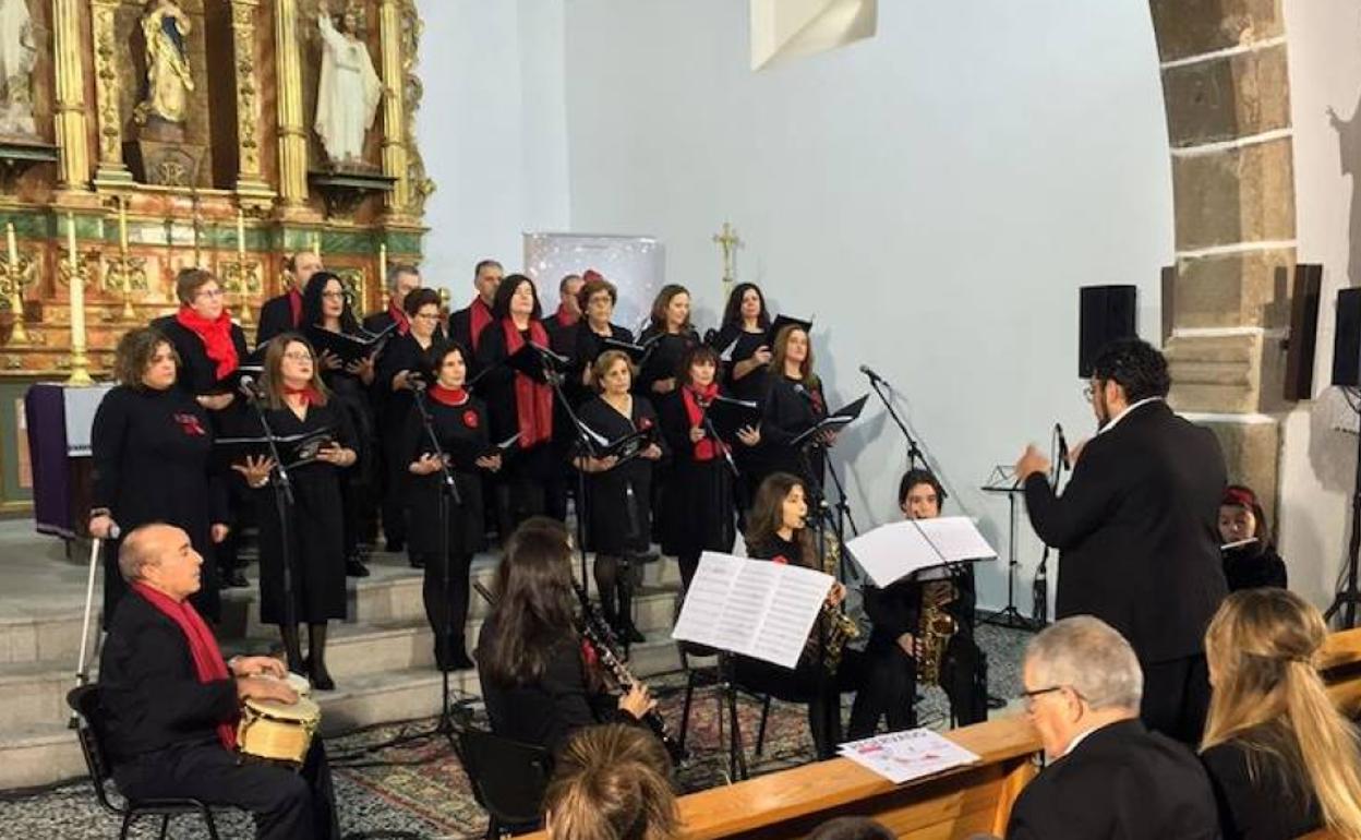 Momento de la actuación de la coral herrereña en la XXXVII Muestra de Villancicos