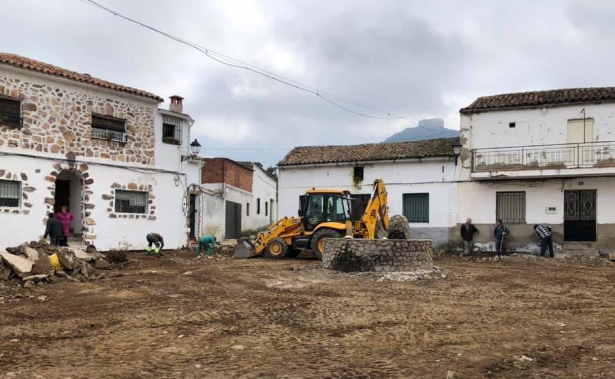 Obras de remodelación que se están realizando en la Plaza de la «encalá»