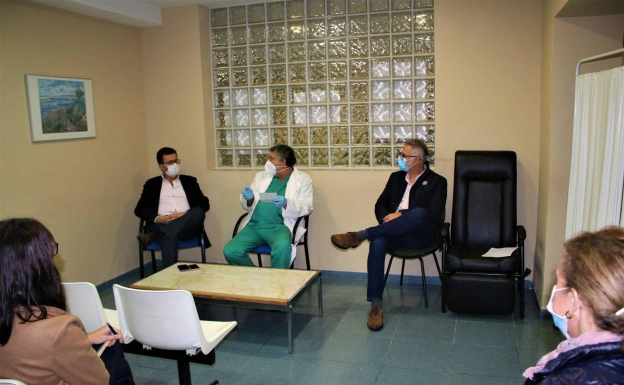 El Gerente del Área de Salud Don Benito-Villanueva de la Serena, Javier Valadés anuncia que se vuelven a las consultas presenciales del 50%-70%