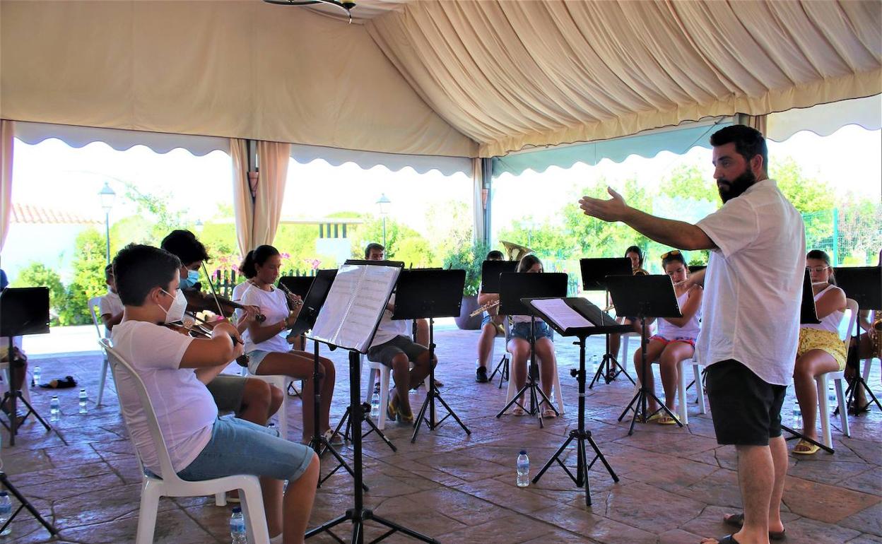 El lunes se celebró un concierto en la Piscina Municipal de Herrera del Duque