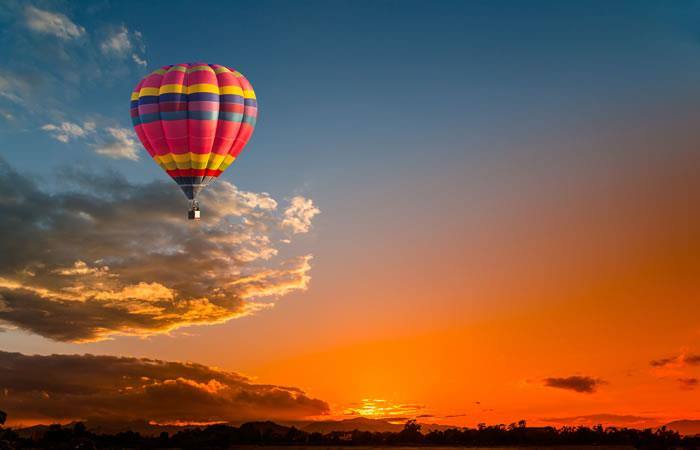 Ayuntamiento de Herrera del Duque ofrece montar en globo aeroestático en las fiestas