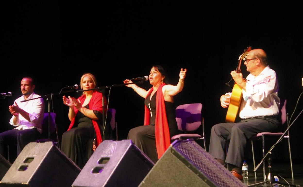 El espectáculo flamenco «Vargamedios» abarrotó el Palacio de la Cultura