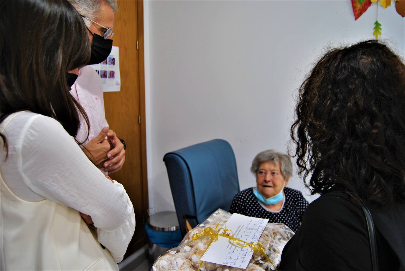 Fotos: Visita del alcalde de Herrera del Duque a la Residencia de Personas Mayores y a AFAD