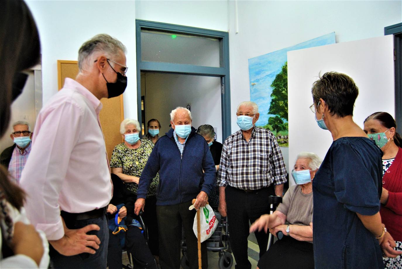 Fotos: Visita del alcalde de Herrera del Duque a la Residencia de Personas Mayores y a AFAD