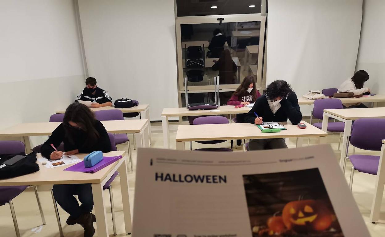 El Centro Local de Idiomas de Herrera del Duque celebra Halloween