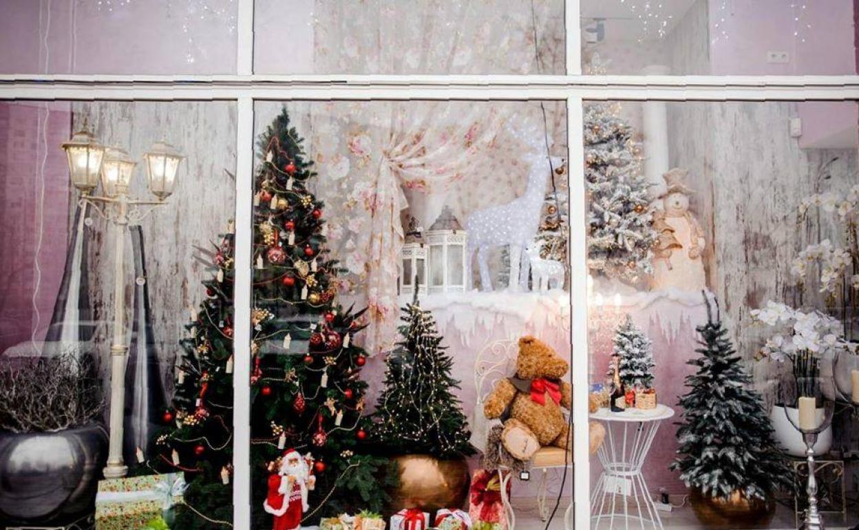 Nueve establecimientos comerciales de Herrera participan en el II Concurso de Escaparatismo navideño