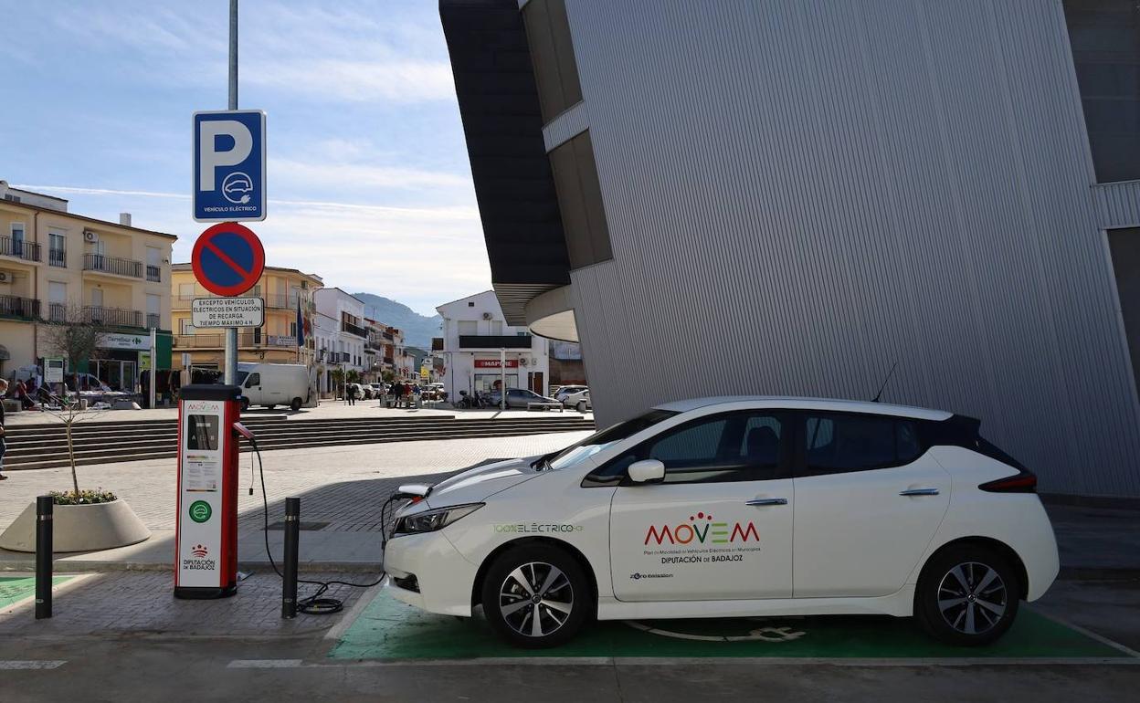 Herrera del Duque ya cuenta con un punto de recarga de coches eléctricos