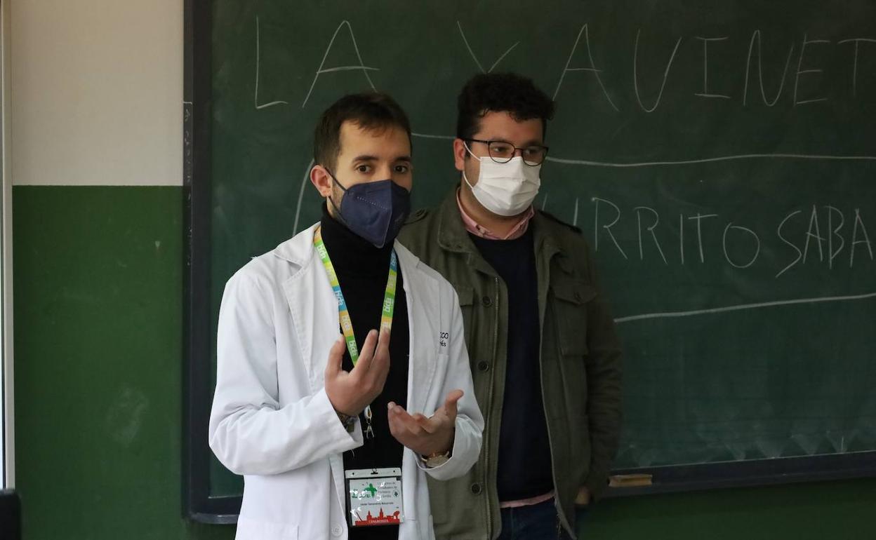 El Ayuntamiento de Herrera del Duque a través del Programa de Ciudades Saludables imparte en el IES «Benazaire» talleres para conocer los medicamentos
