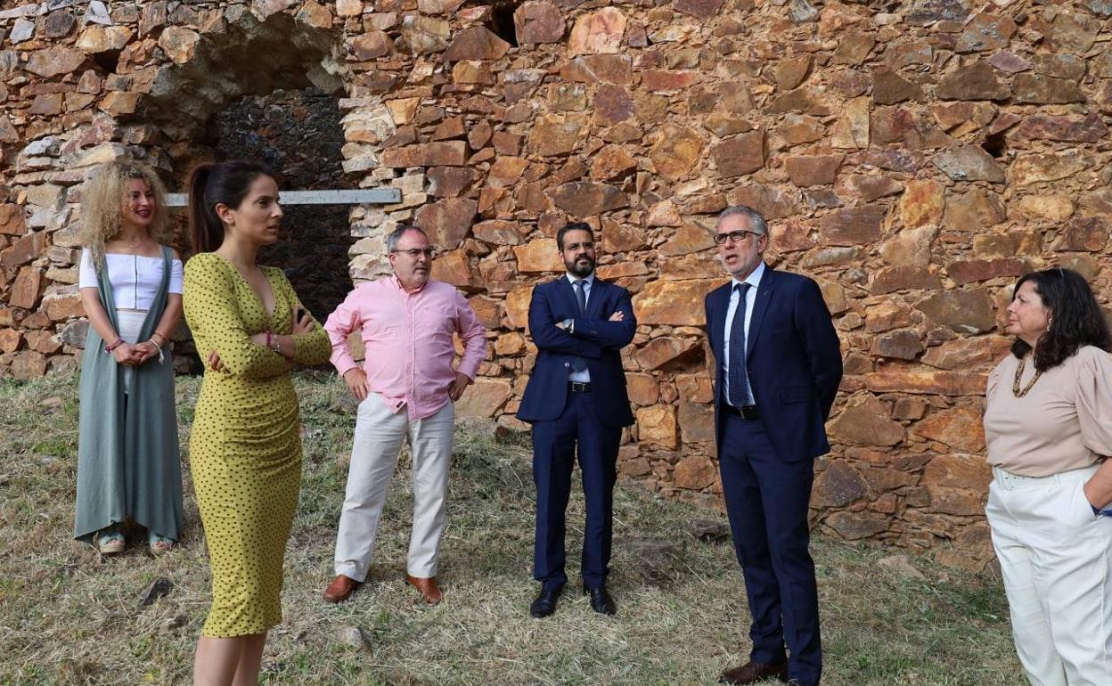 La Consejera de Cultura y el Diputado de Turismo visitan Herrera del Duque