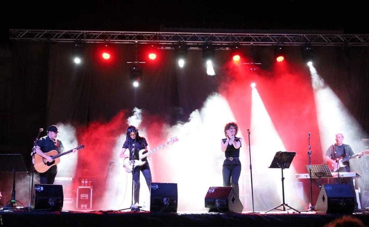 Benditos Malditos la Banda Sabinera en Peloche