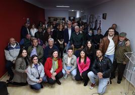 Los candidatos del PSOE Herrera del Duque junto a simpatizantes