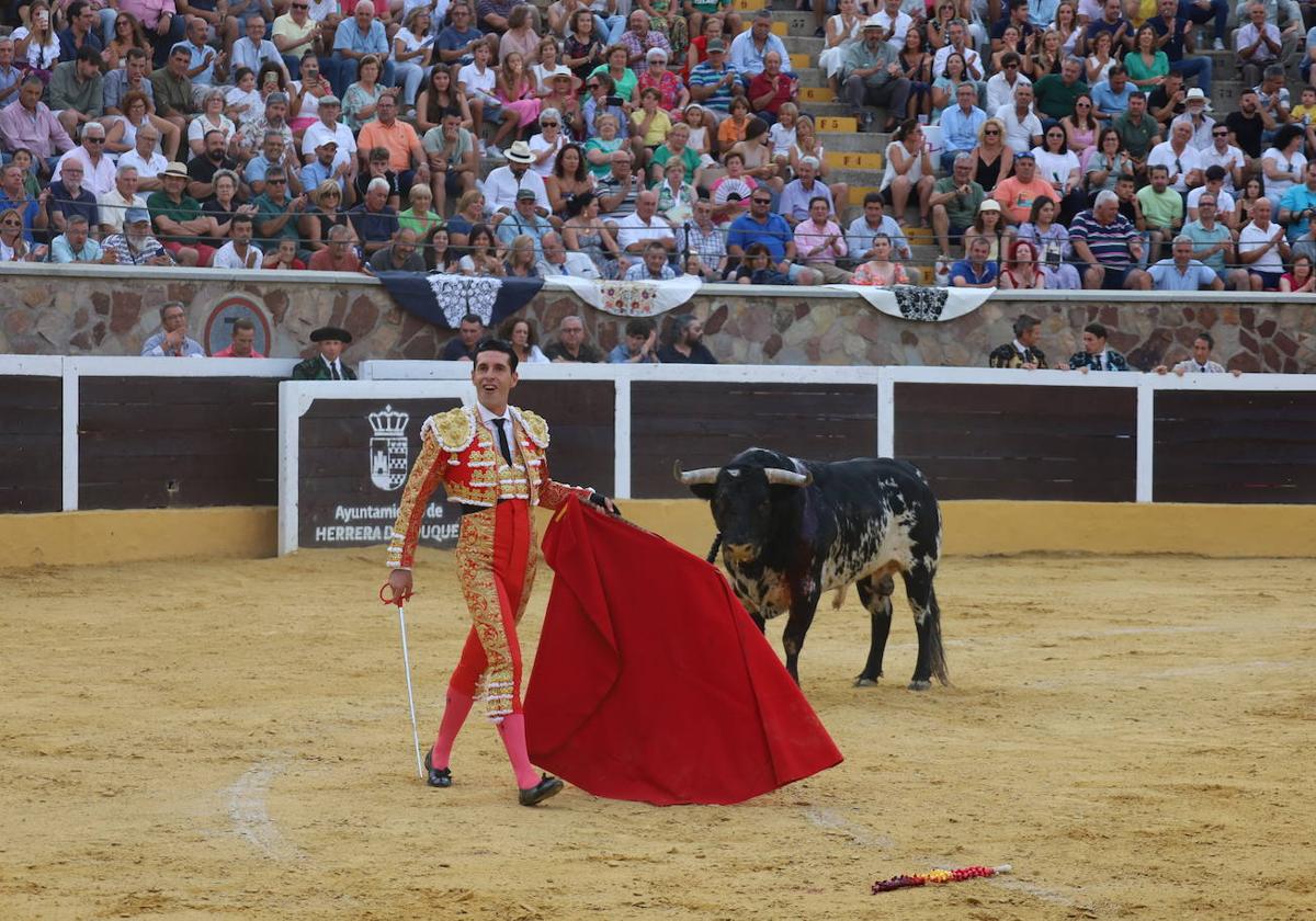 El torero extremeño Talavante durante la corrida